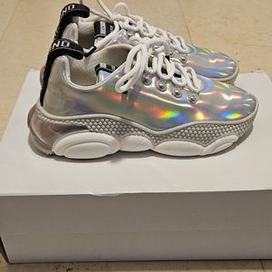 New Moschino teddy sneakers size 8